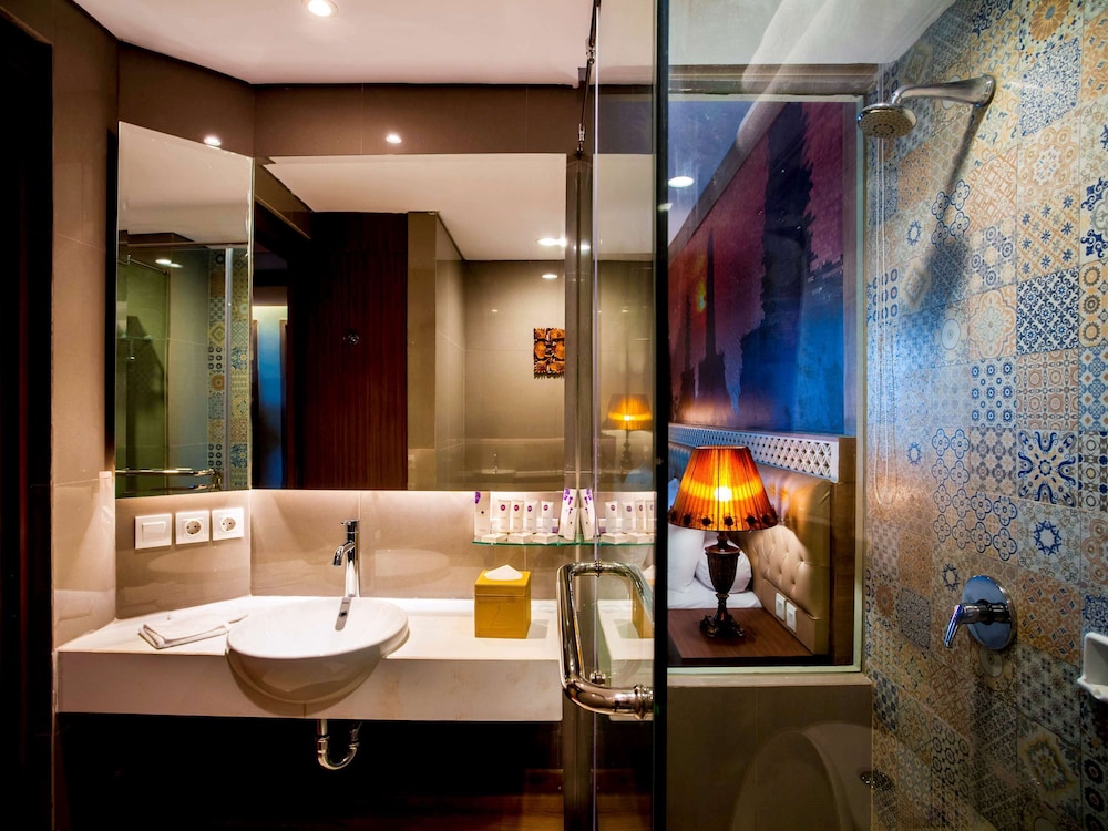 Grand Mercure Yogyakarta Adi Sucipto 21/70