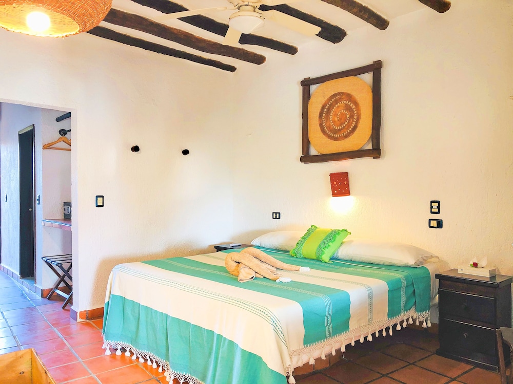Beachfront Hotel La Palapa - Adults Only 7/36