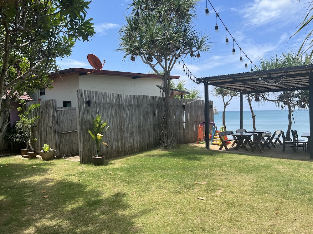 LANTA SEAFRONT RESORT 54/66