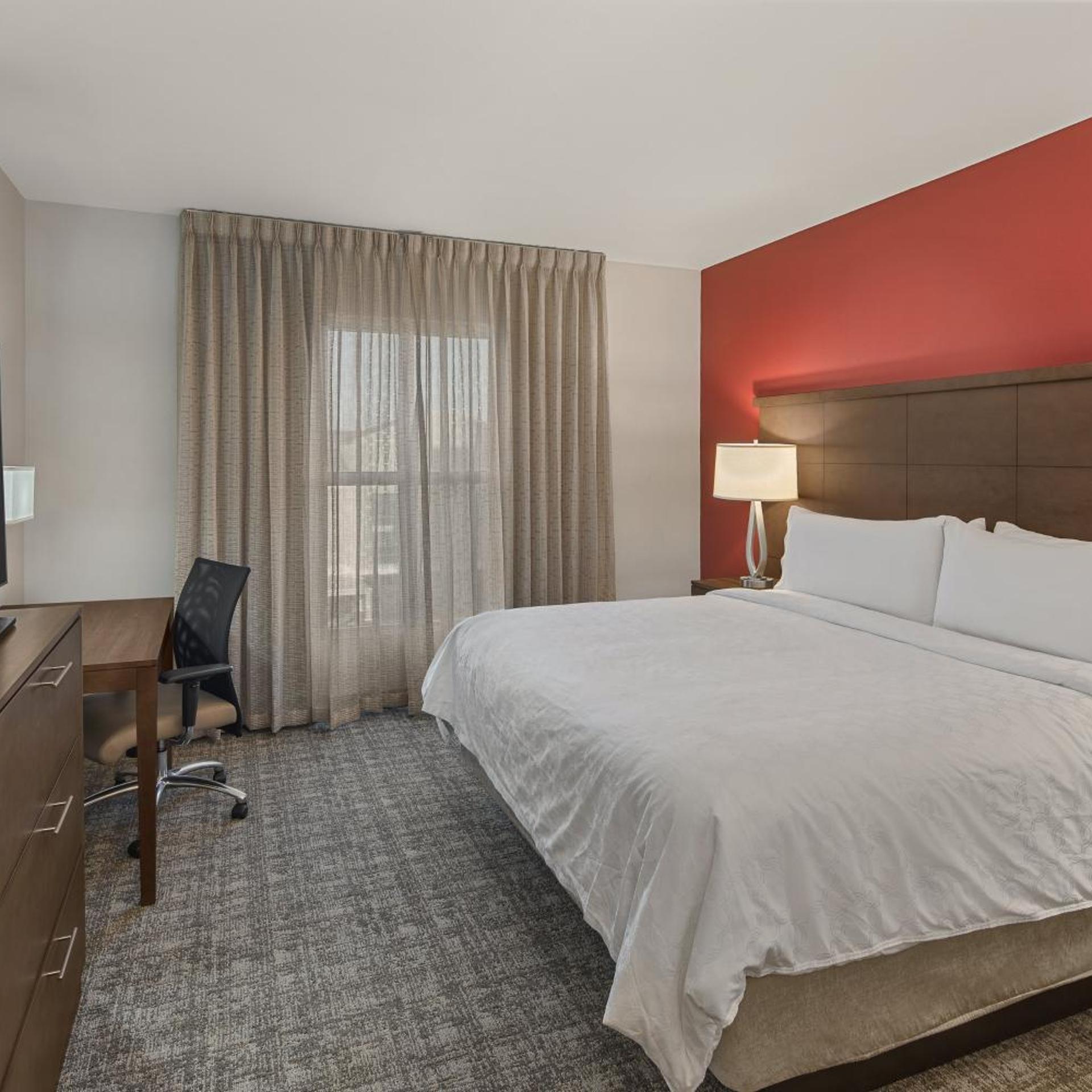 2 Bedrooms, Suite