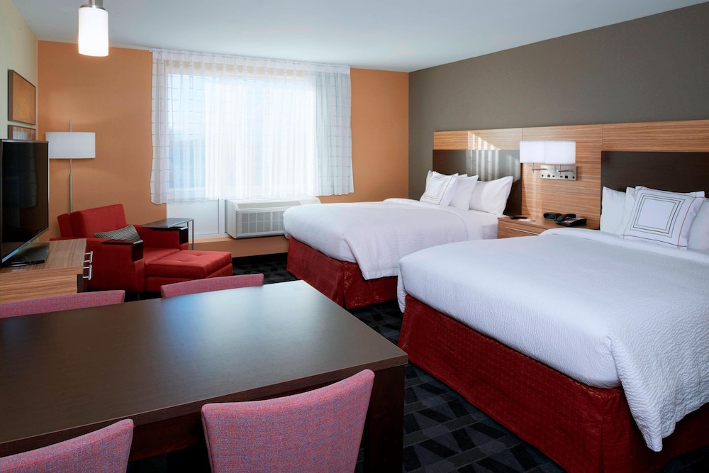 Towneplace Suites By Marriott Grand Rapids Airport 12/36