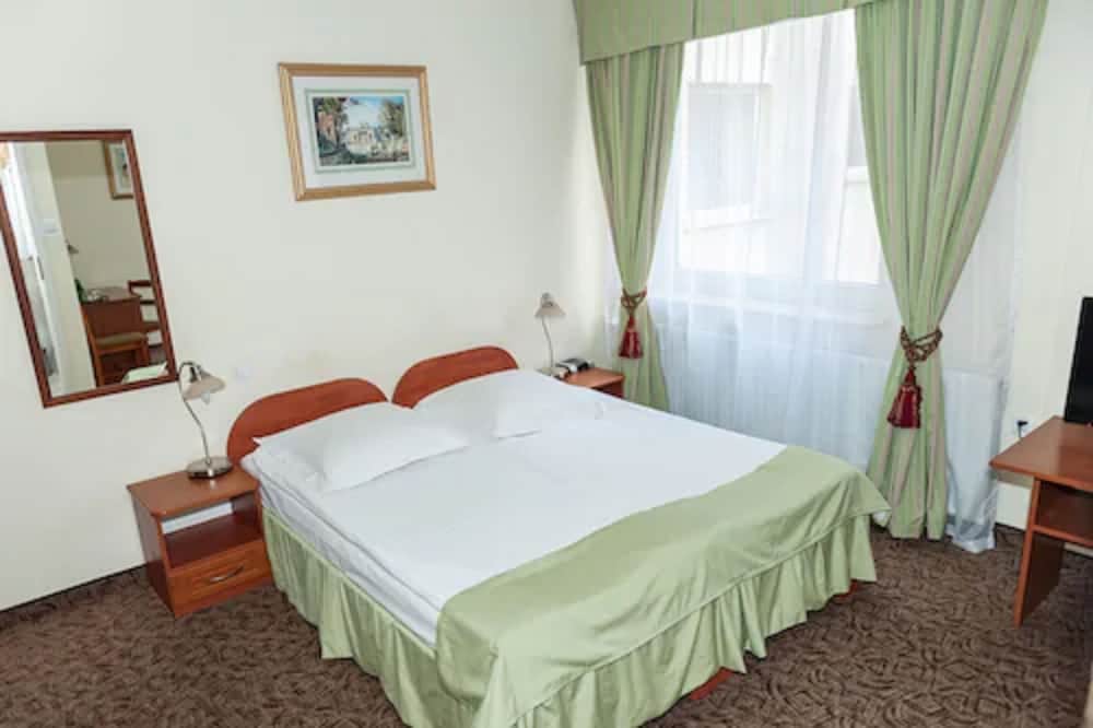 Hit Hotel 19/73