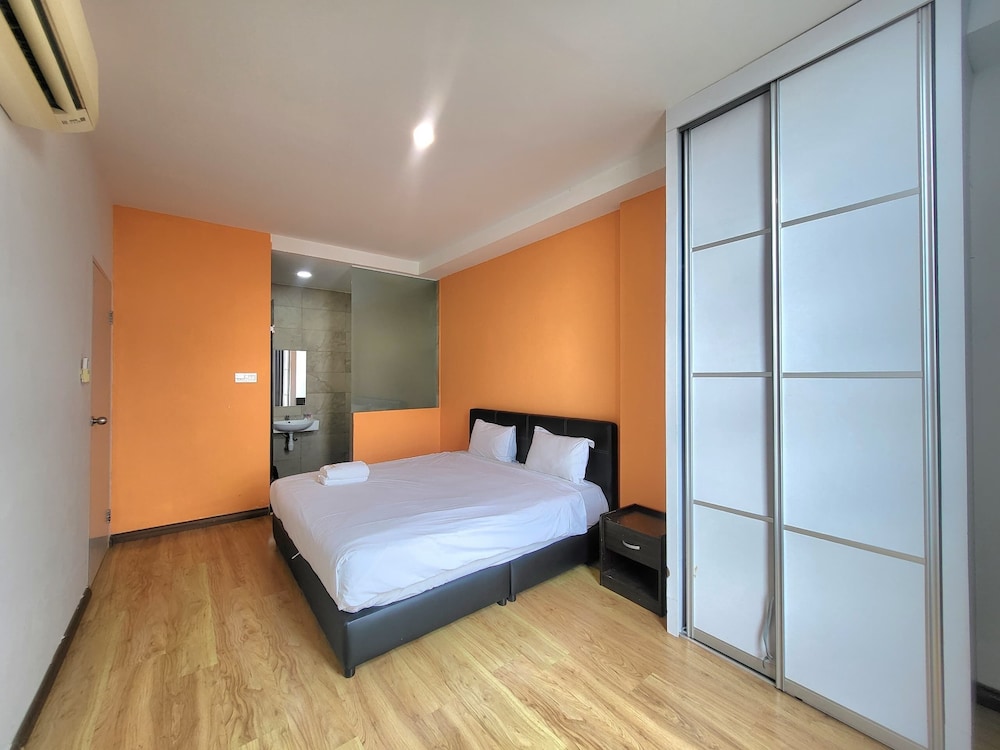 APARTMENT, KING BED, 1 QUEEN AND 1 SINGLE BED, XY