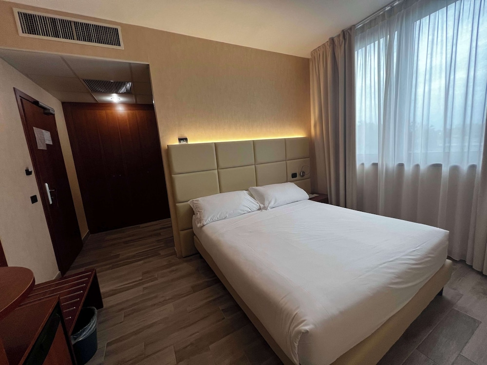 Superior, French Bed