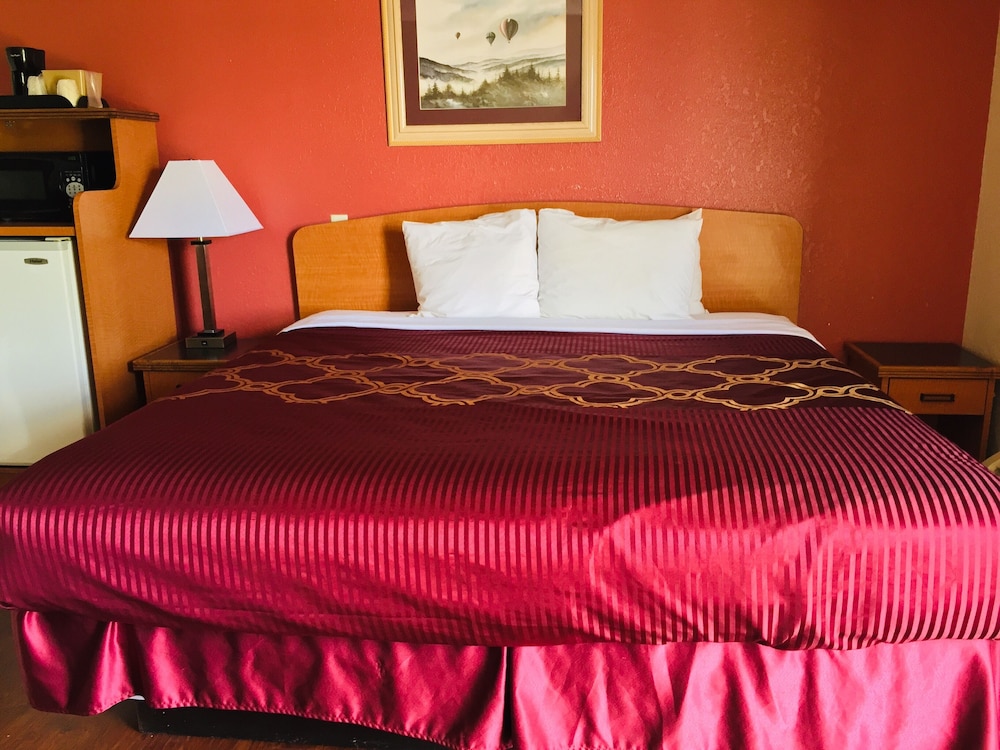 Bear Mount Inn And Suites 20/40