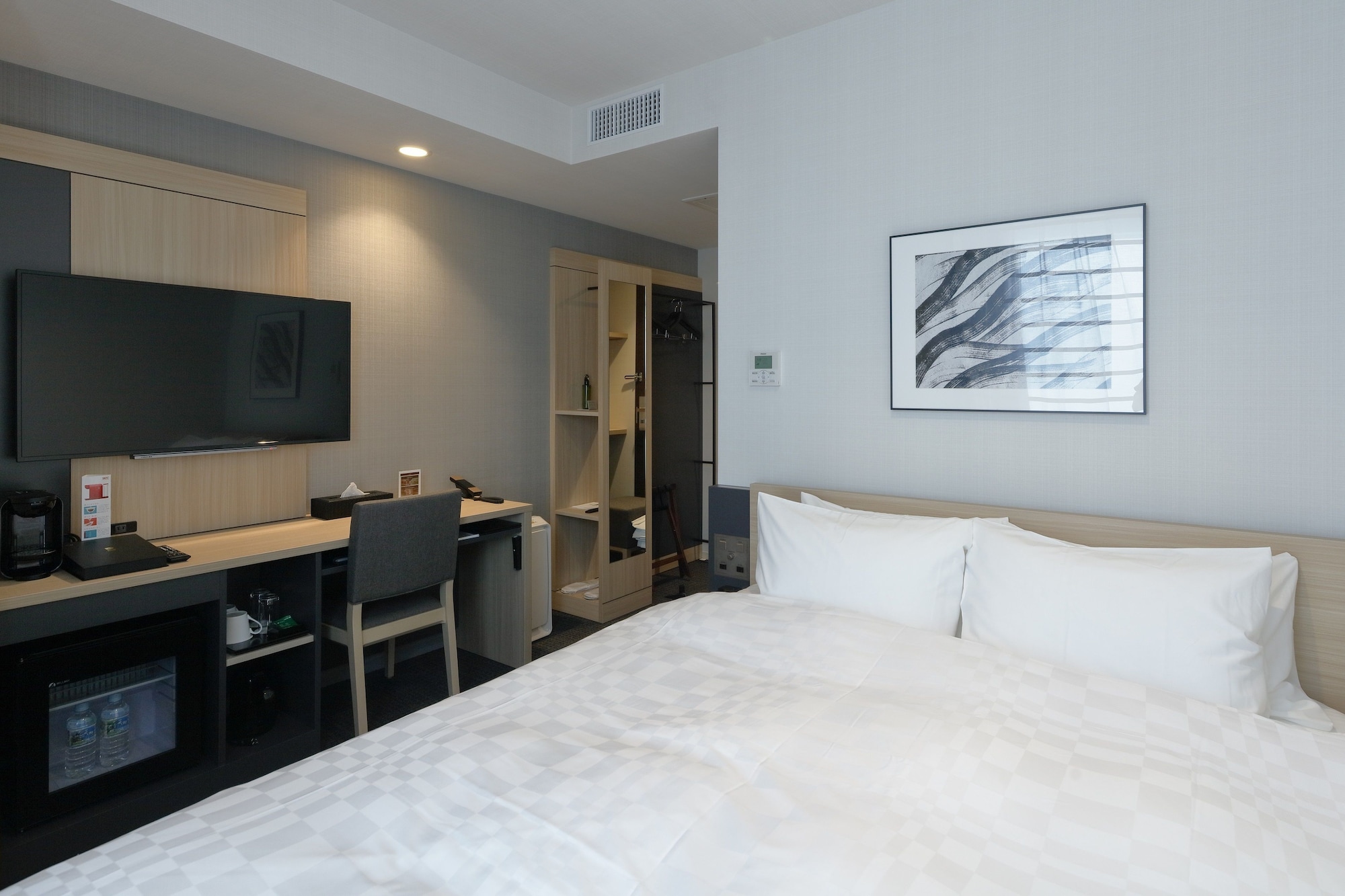 ROOM, DOUBLE BED, SMOKING