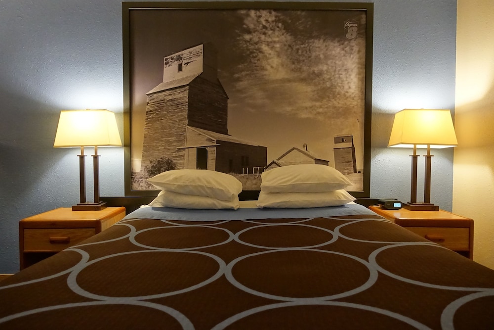Super 8 by Wyndham Swift Current 14/46