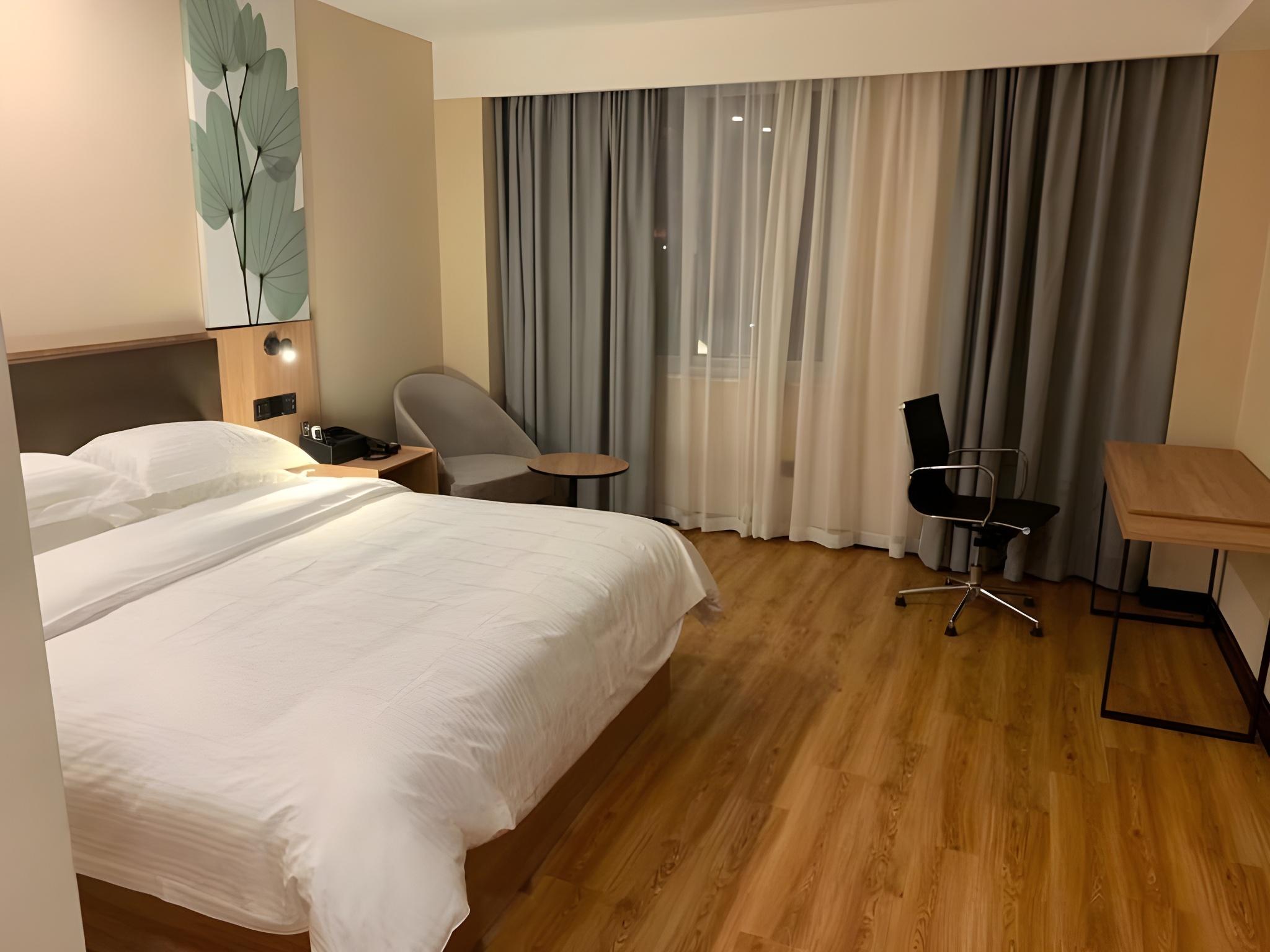 Business, King Bed, Queen Bed
