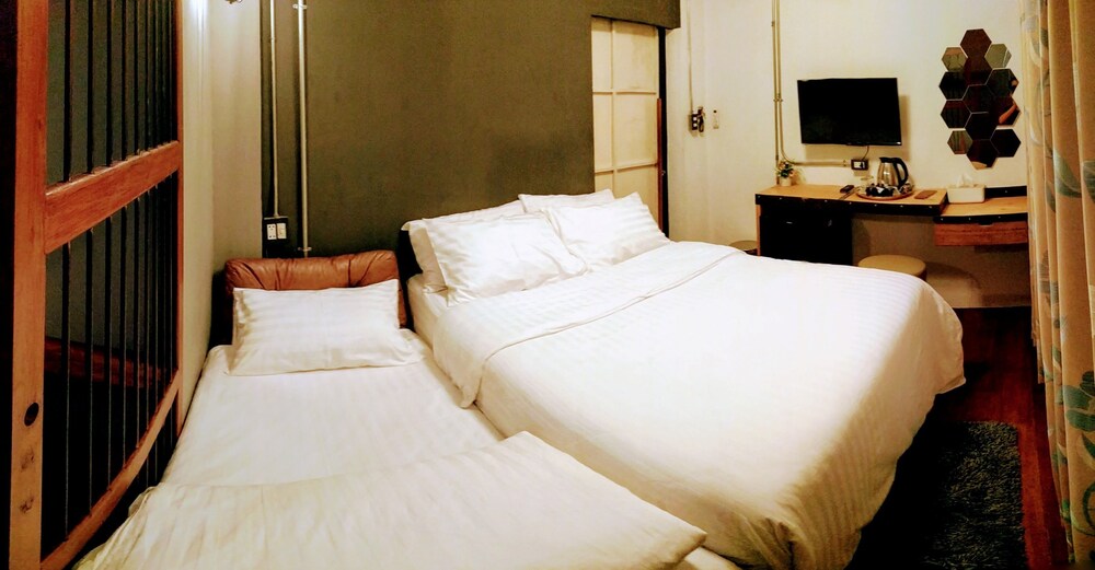 Zeds Hostel Bangkok 15/66