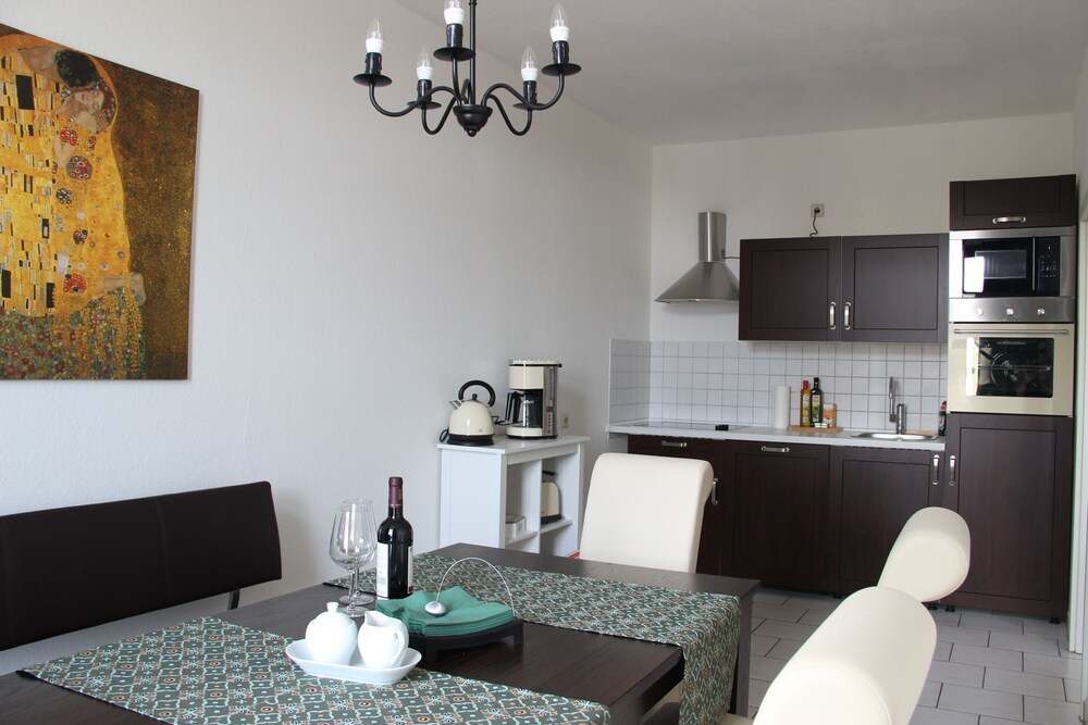 Leon Suite Apartments 44/50