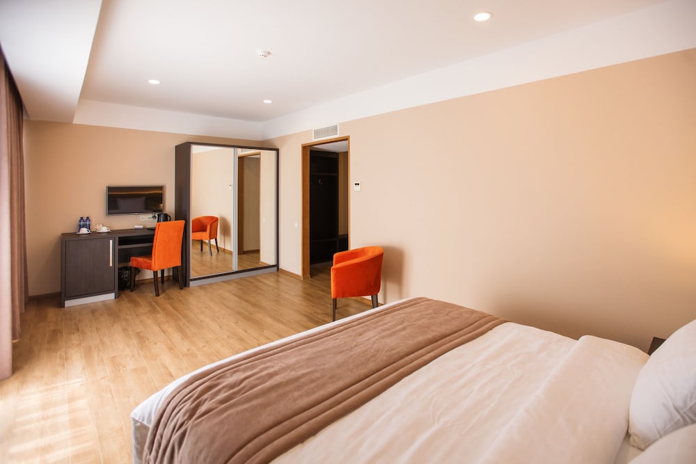 Sephia Hotel 10/44