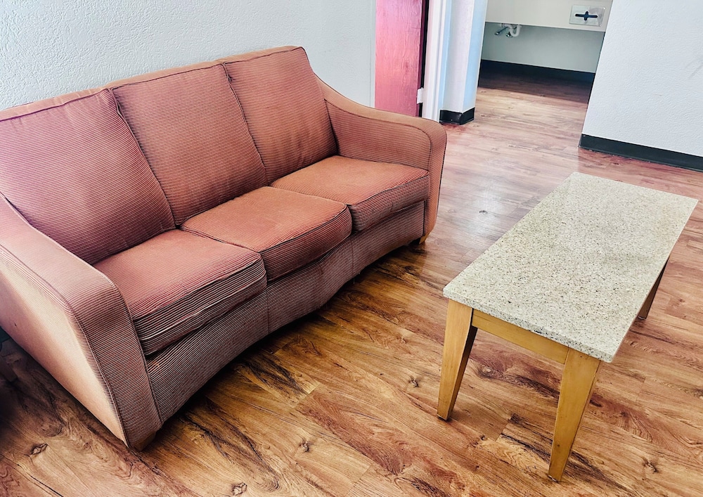 Studio 6 Extended Stay - Savannah, GA - Gateway & I-95 17/27