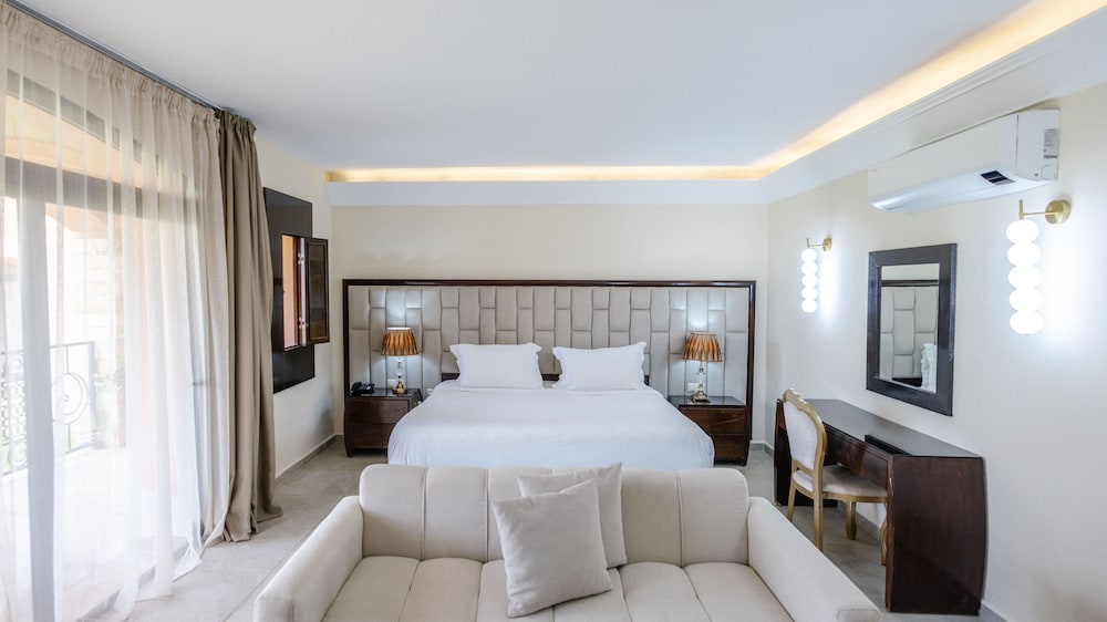 Deluxe, Suite, King Bed, Resort View, Sofa, Balcony