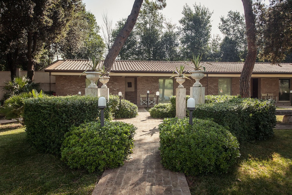 FINIS AFRICAE COUNTRY HOUSE 51/56