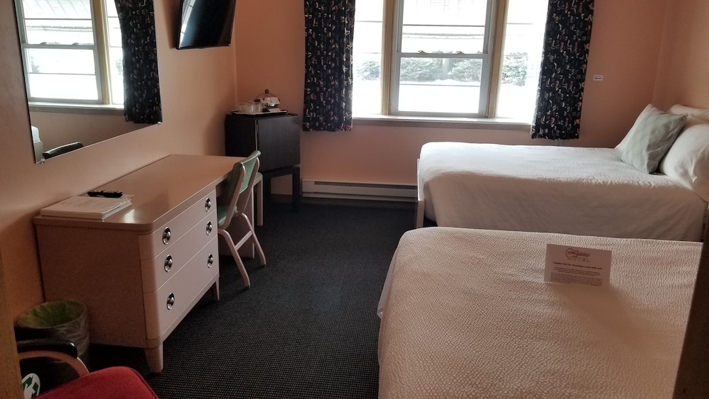 Holiday Music Motel 47/64