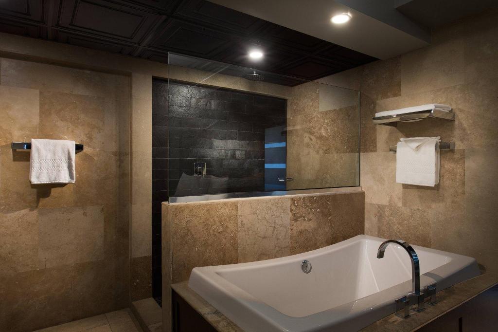 1 Bedroom, Diamond, Suite, King Bed, Sofa، Hotel Duval Autograph Collection 2/2