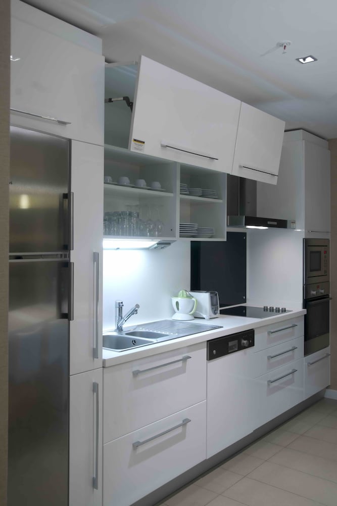 Radisson Residences Avrupa Tem Istanbul 10/66