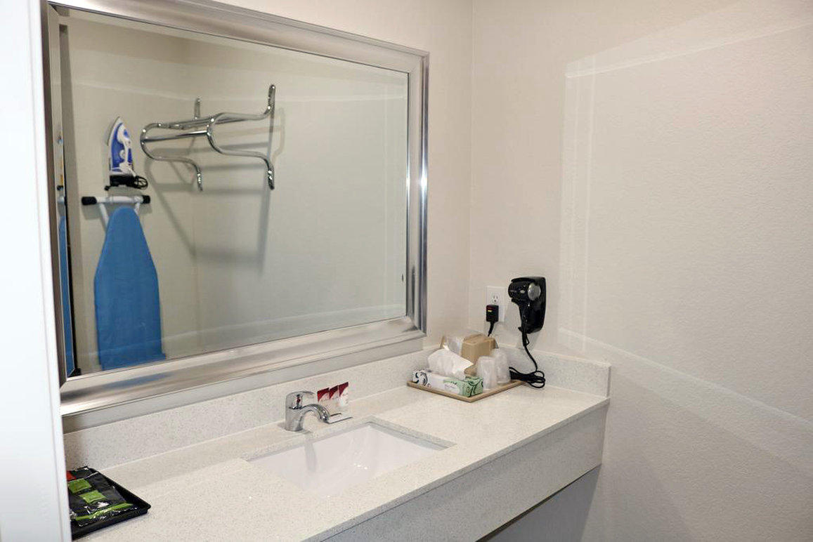 Scottish Inn and Suites IAH Airport 45/46