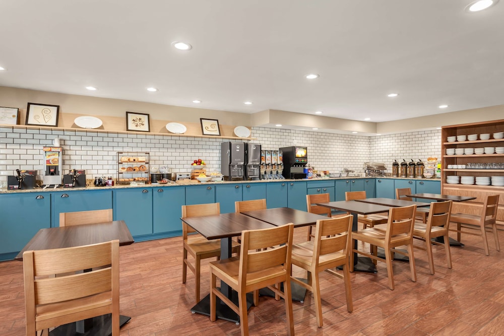 Country Inn & Suites By Radisson, Ames, IA 25/25