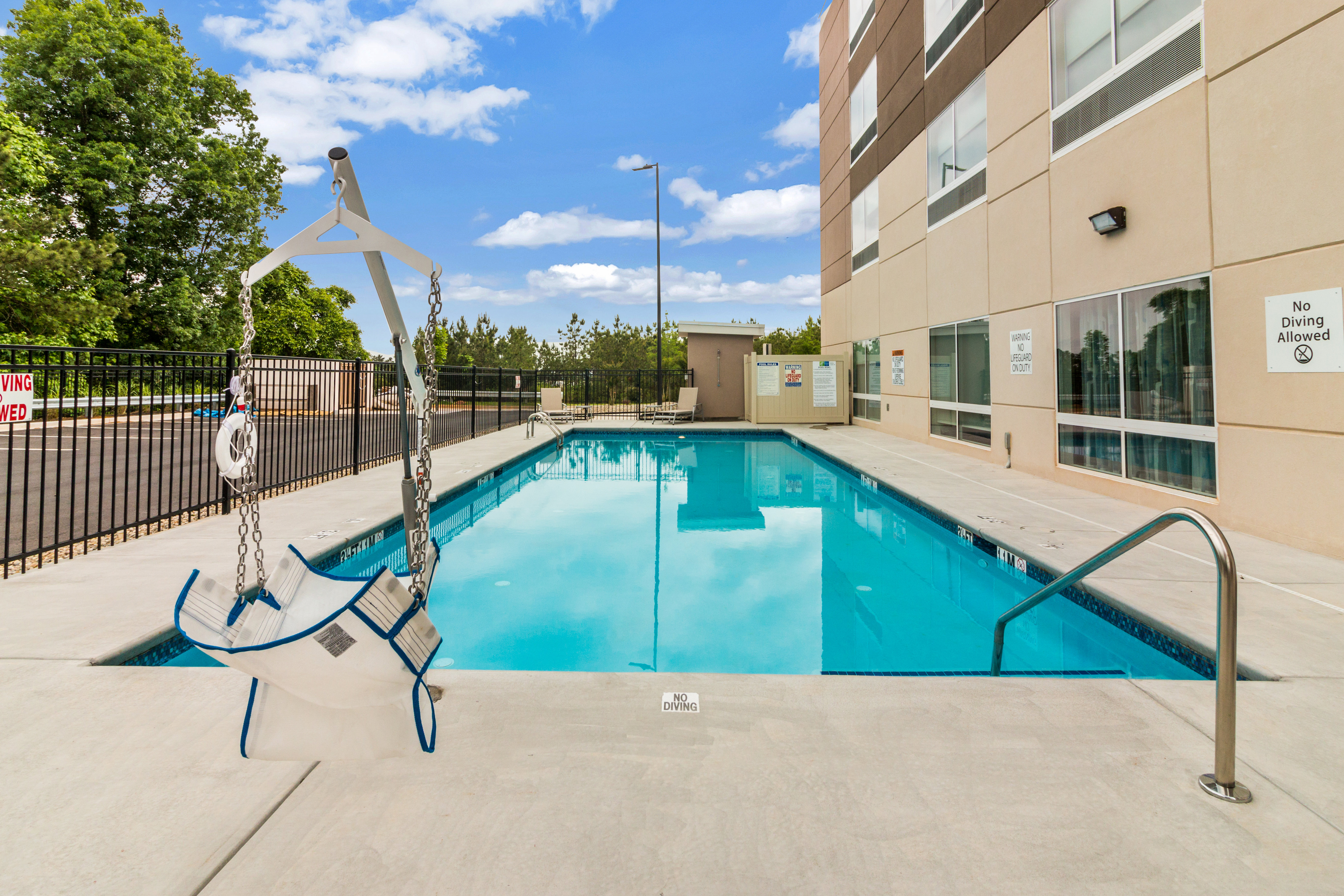 HOLIDAY INN EXPRESS VILLA RICA 17/38