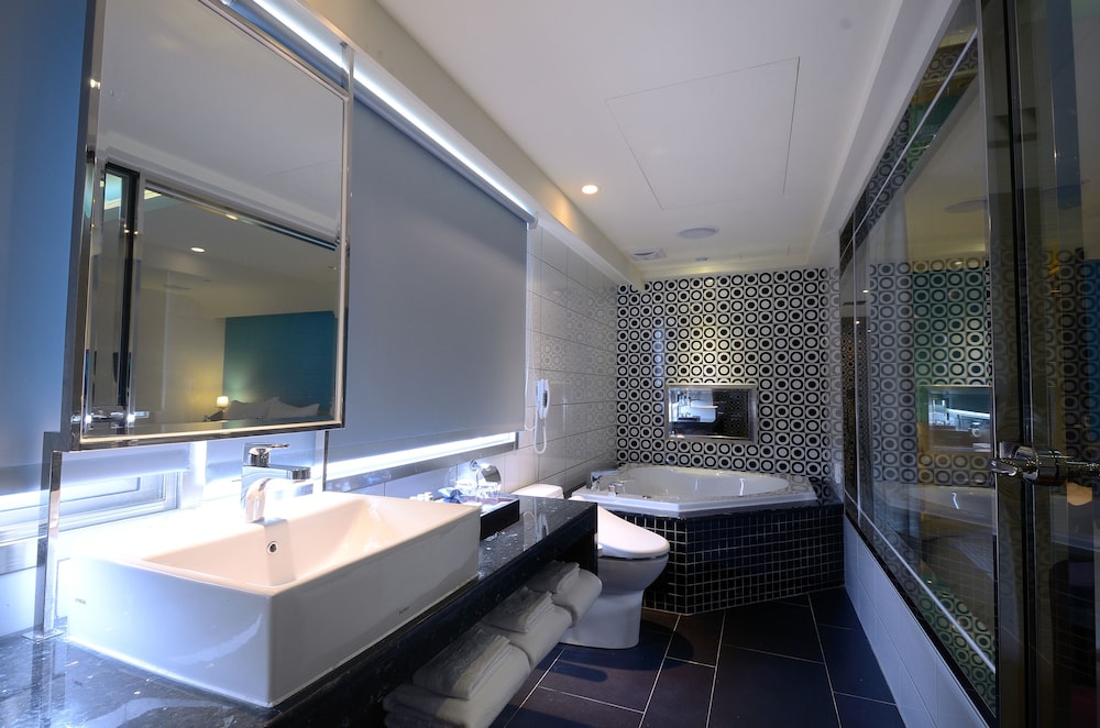 V One Vogue Hotel 24/50