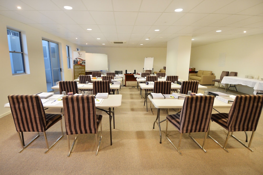 GLADSTONE CITY CENTRAL APARTMENT HOTEL 39/46
