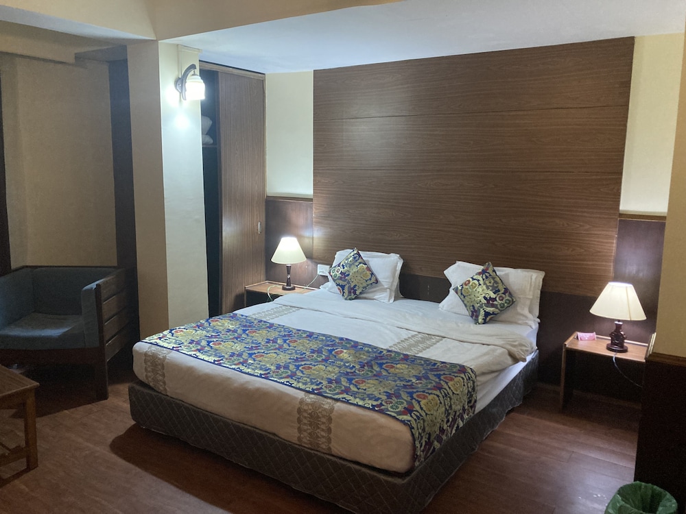 Maya Inn 10/70