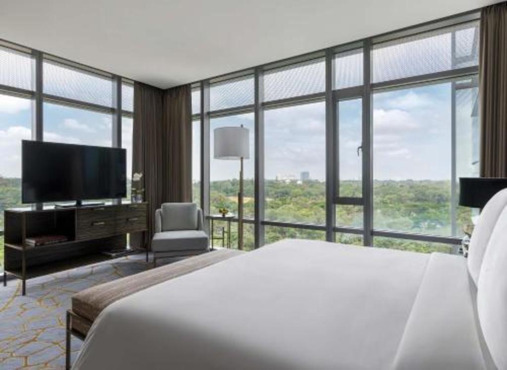 Four Seasons, Suite, King Bed, Corner