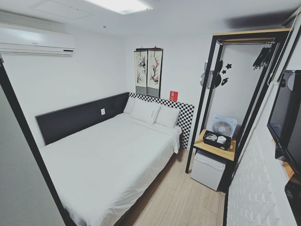 Ekonomy Hotel Myeongdong Premier 21/48