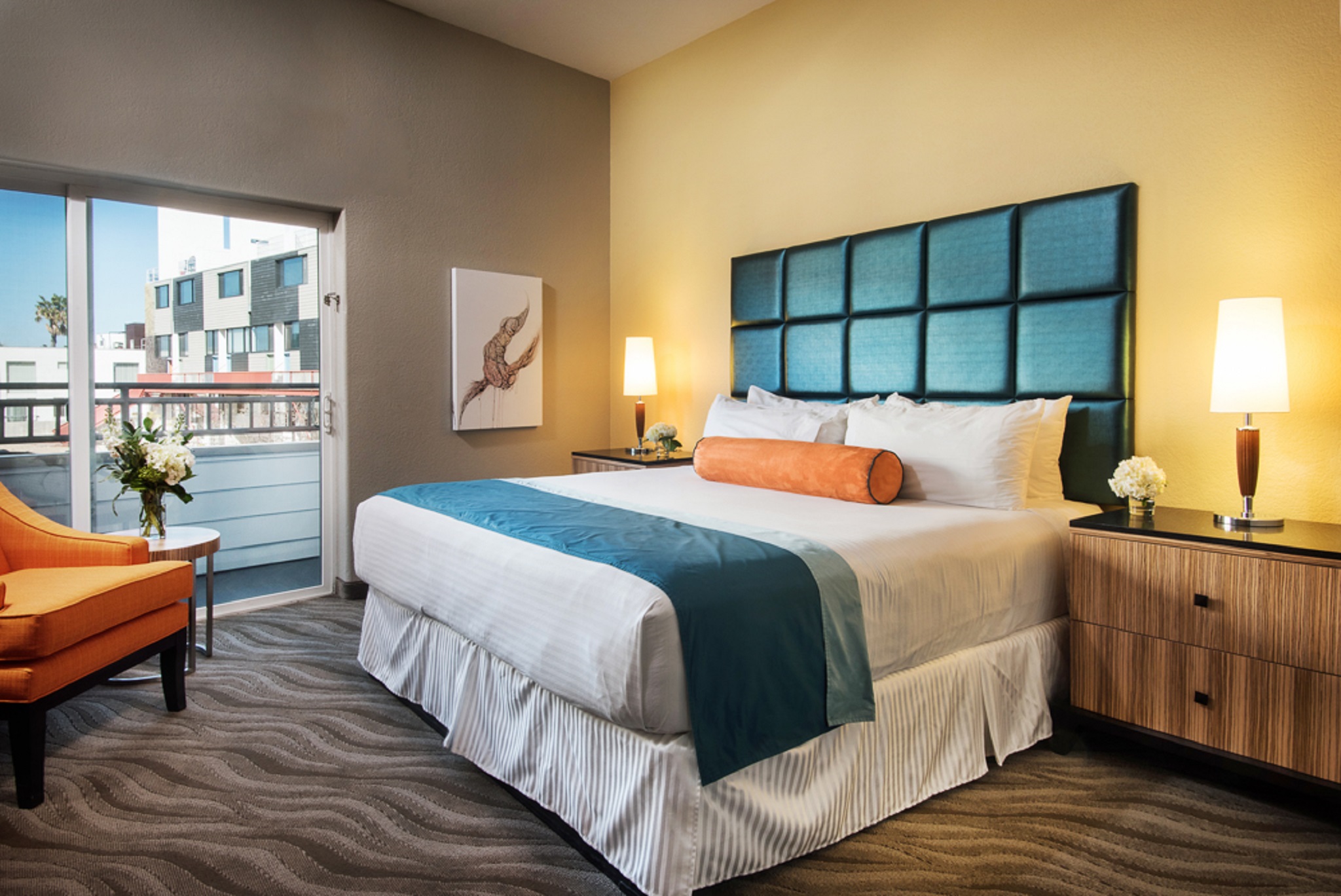 1 BEDROOM, SUITE, QUEEN BED, BALCONY