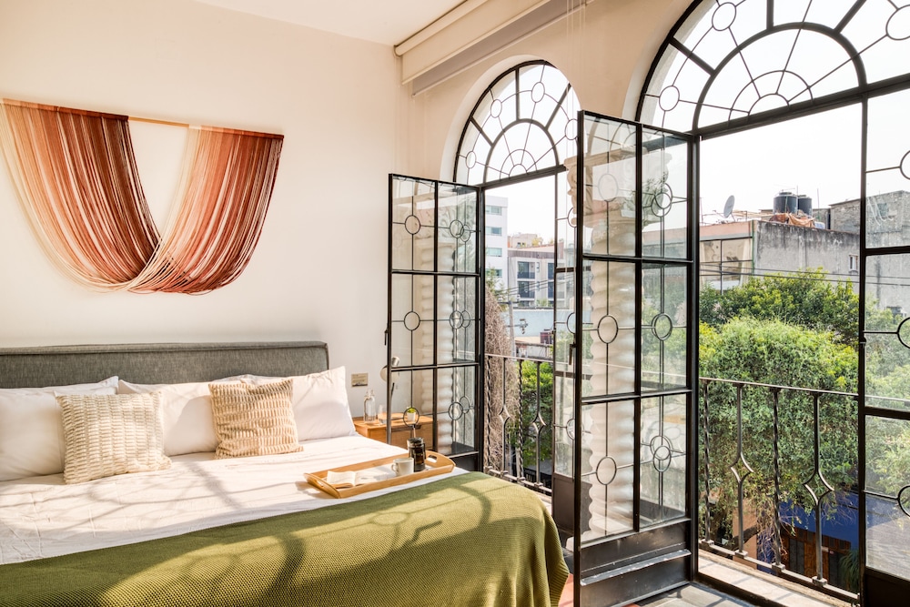 LUXURY, SUITE