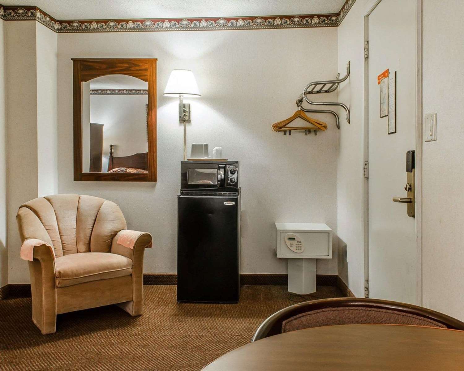 Econo Lodge Frackville 12/14