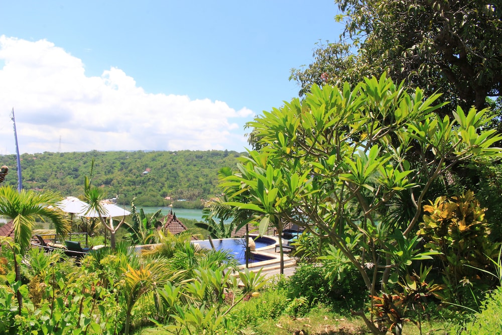 Sunrise Hut's Lembongan 17/54