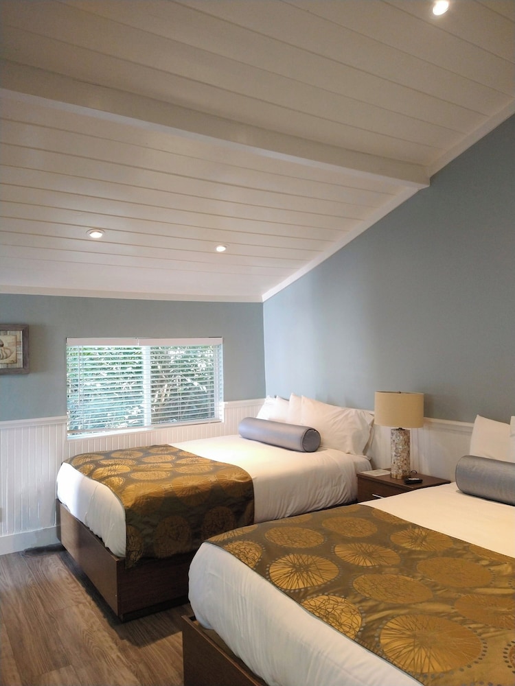BEACH, DELUXE, FAMILY, COTTAGE, PET FRIENDLY