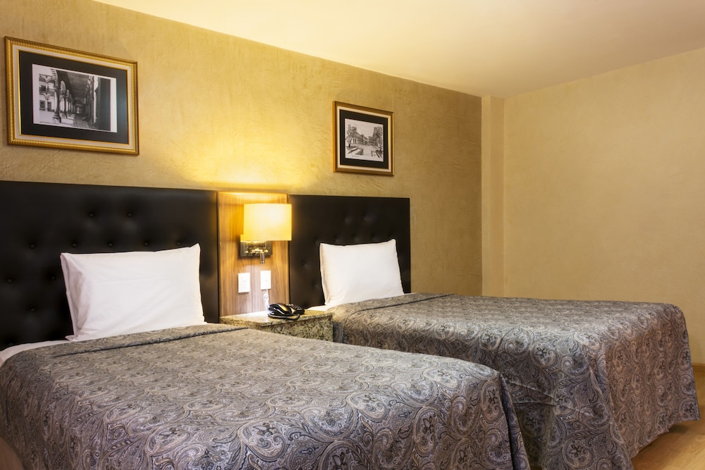 Castropol Hotel 10/43