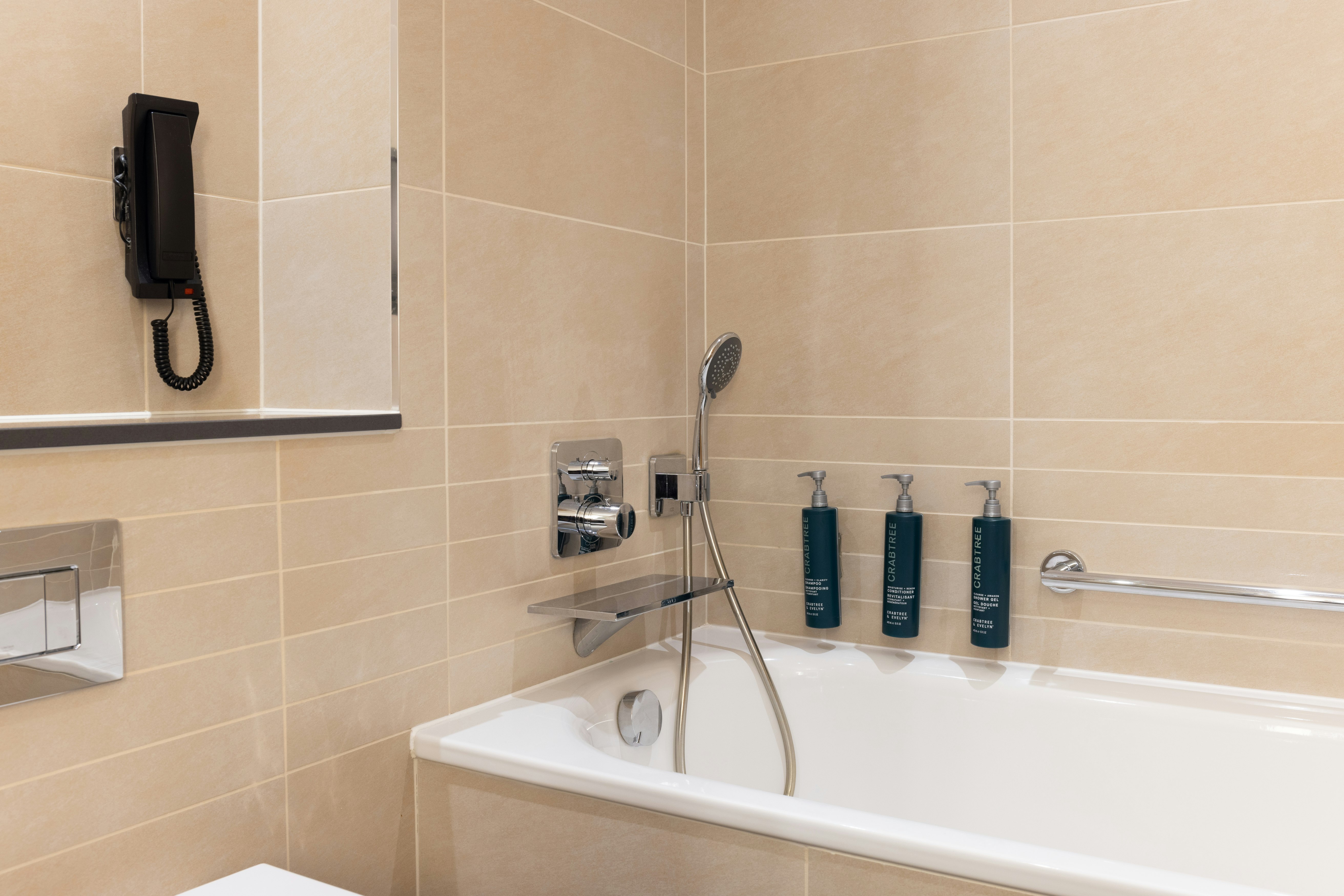 غرفة ديلوكس عائلية، Hilton At St Georges Park Burton upon Trent 4/6
