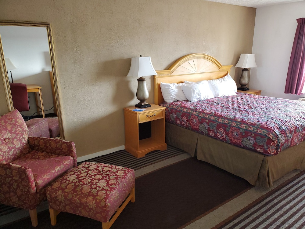 Rodeway Inn Brazil, IN 15/24