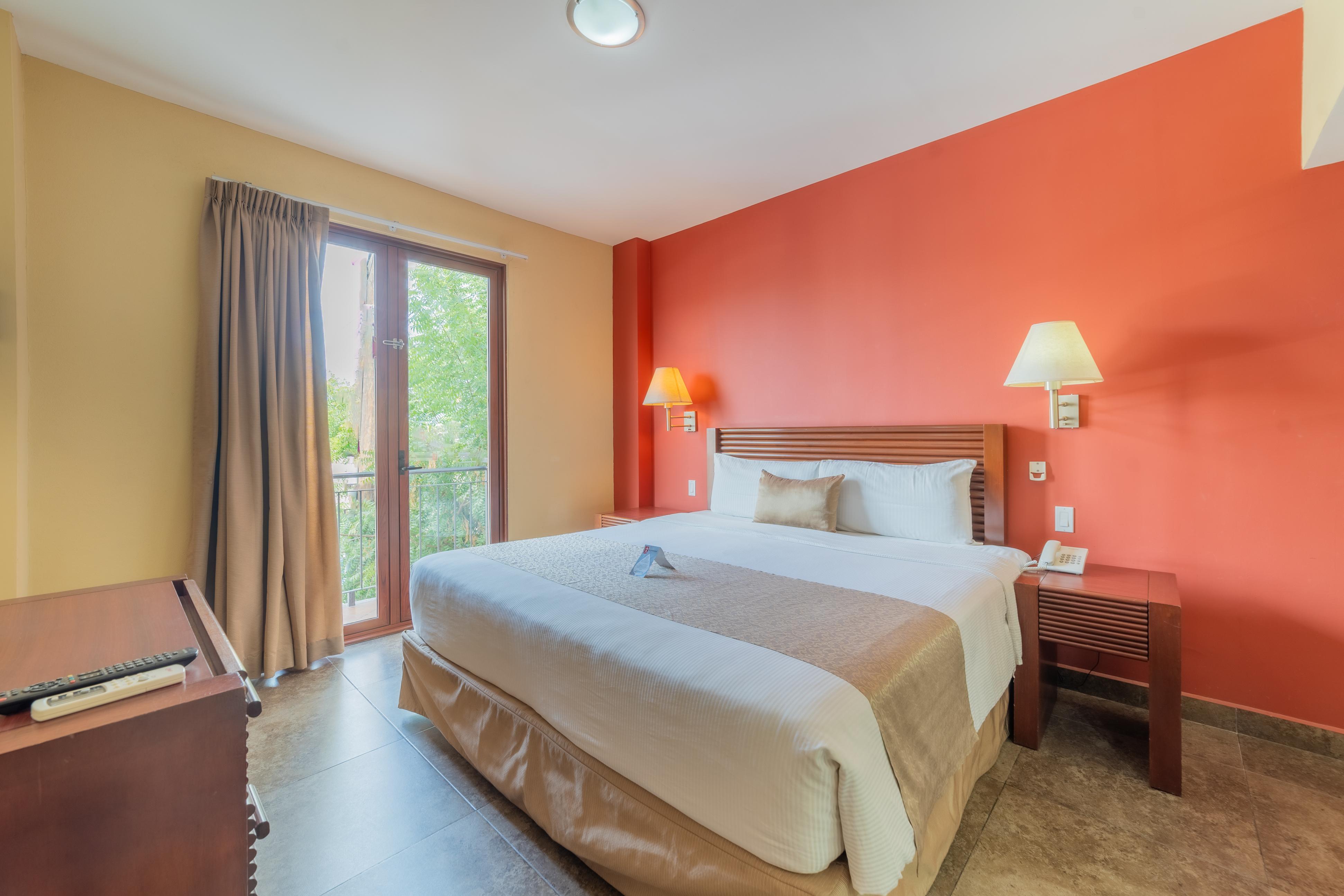 Junior Suite, Street View