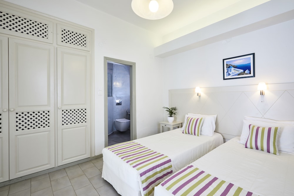 Nissos Thira Hotel 8/62