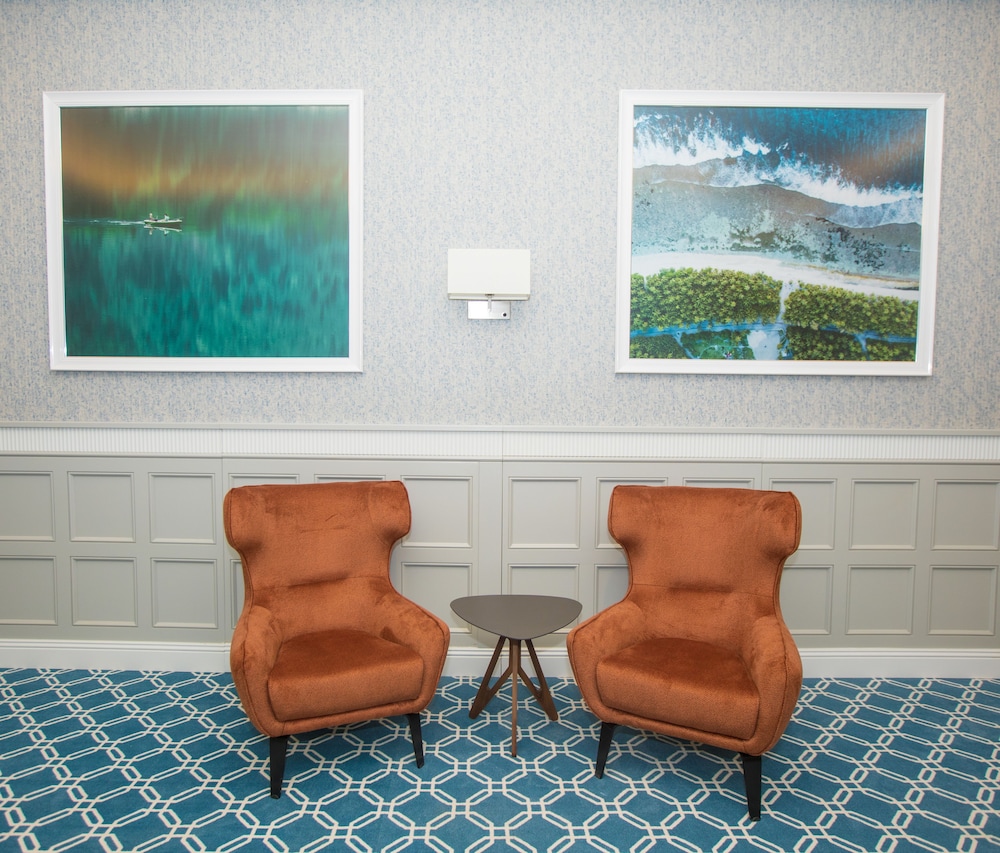 Promenade Hotel 33/50