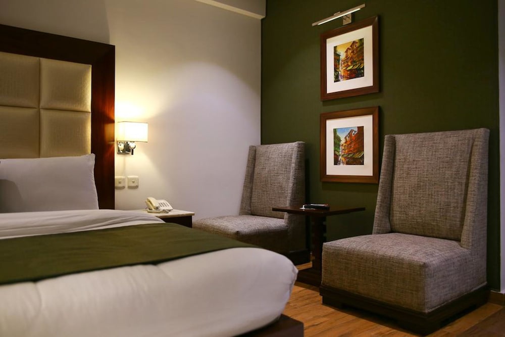 Deluxe, King Bed, Lahore Continental Hotel 6/10