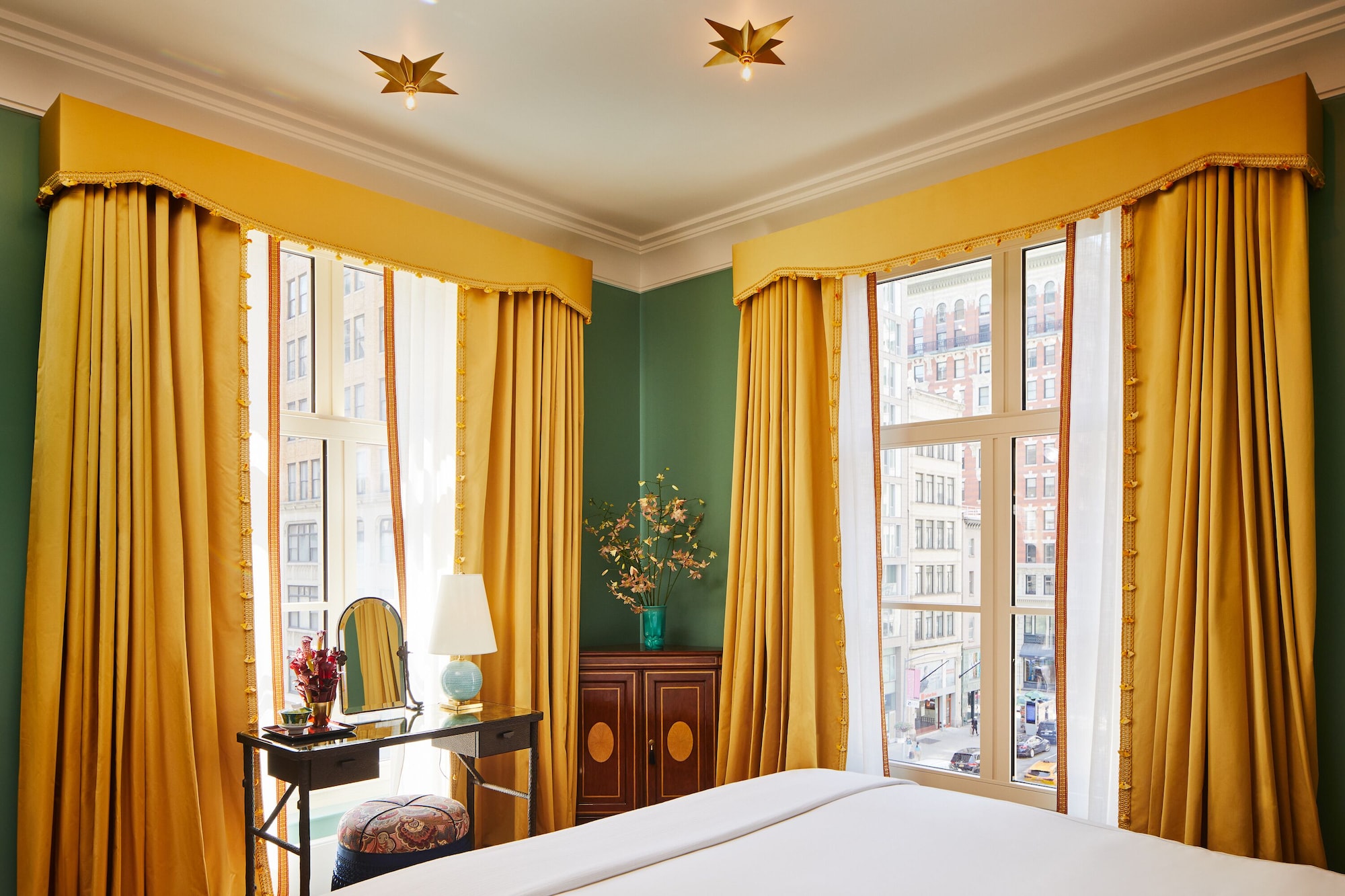 Avenue, Suite, King Bed, Sofa, Accessible