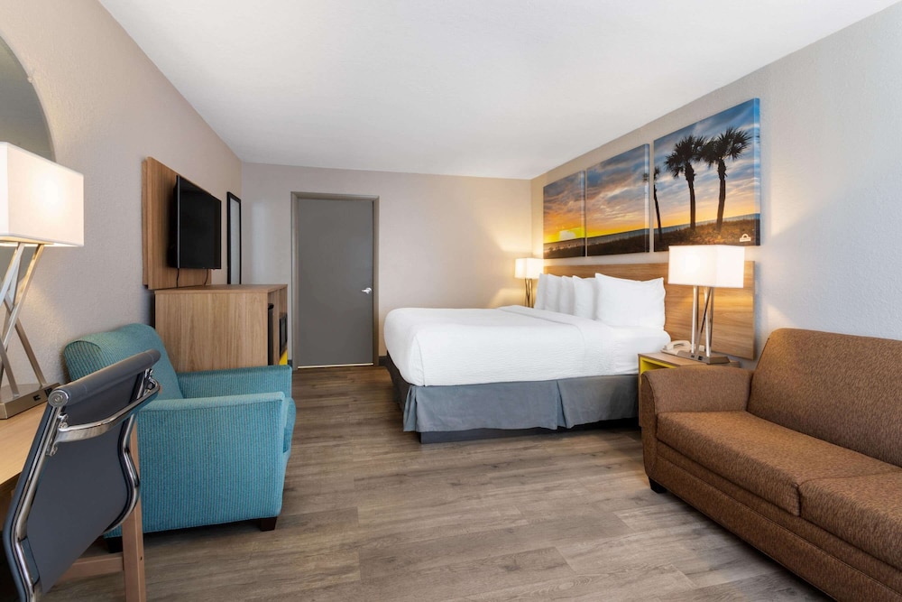 Days Inn by Wyndham Titusville Kennedy Space Center 14/37
