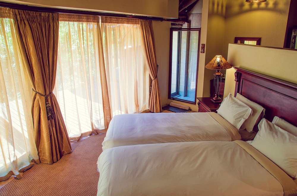 PREMIER RESORT MPONGO PRIVATE GAME RESERVE 14/50