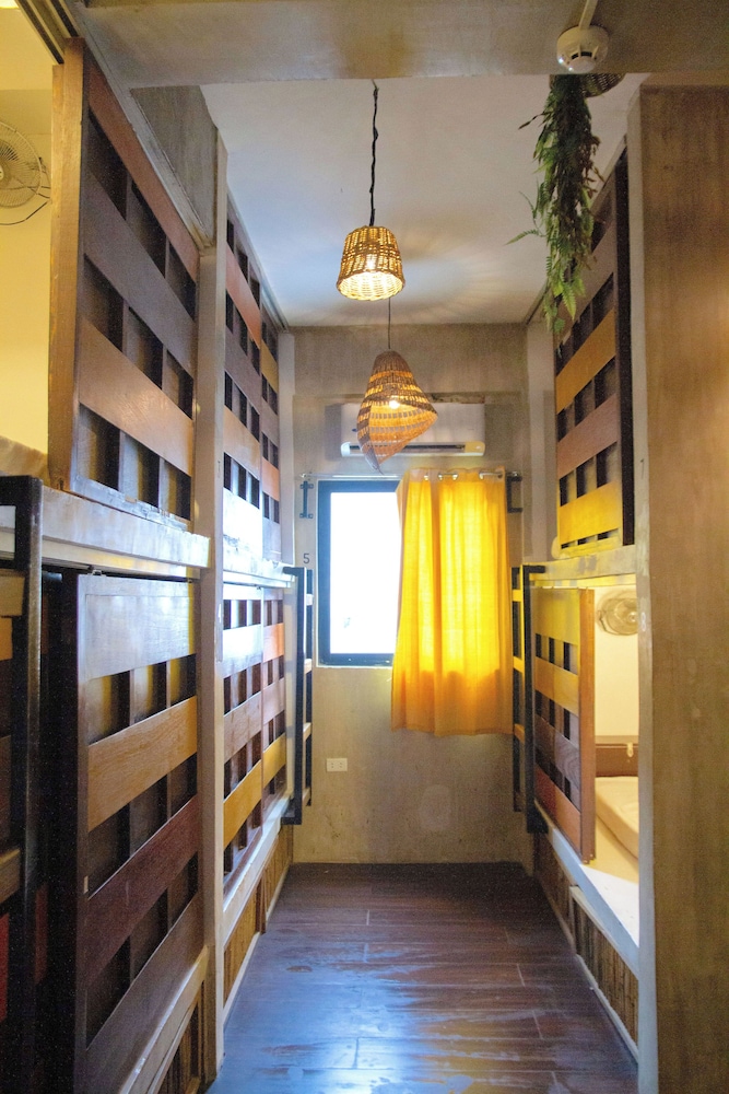 Happiness Hostel 3/50