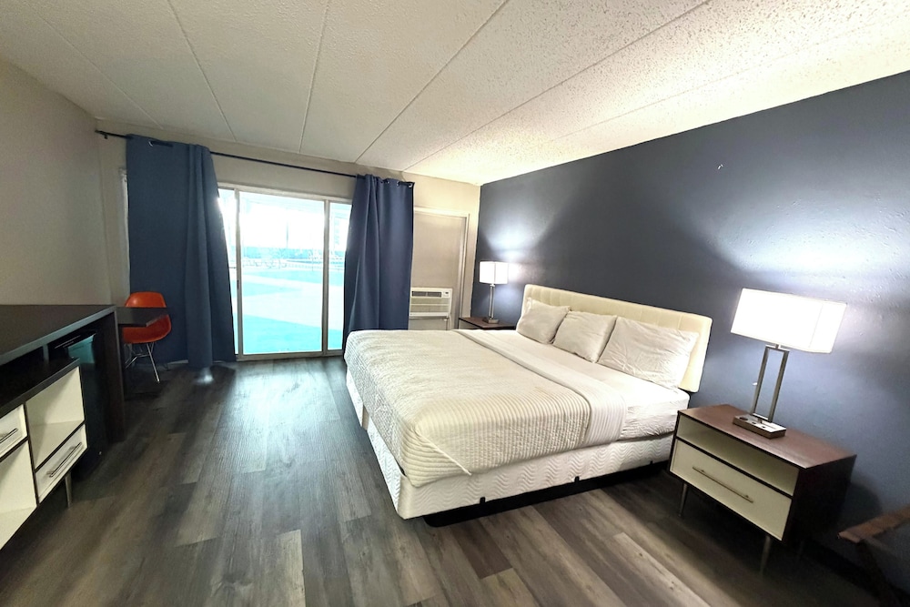 Twin City Inn & Suites Benton Harbor - St. Joseph 11/47