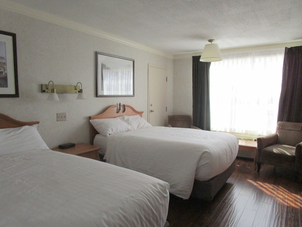 Claymore inn & Suites 12/40