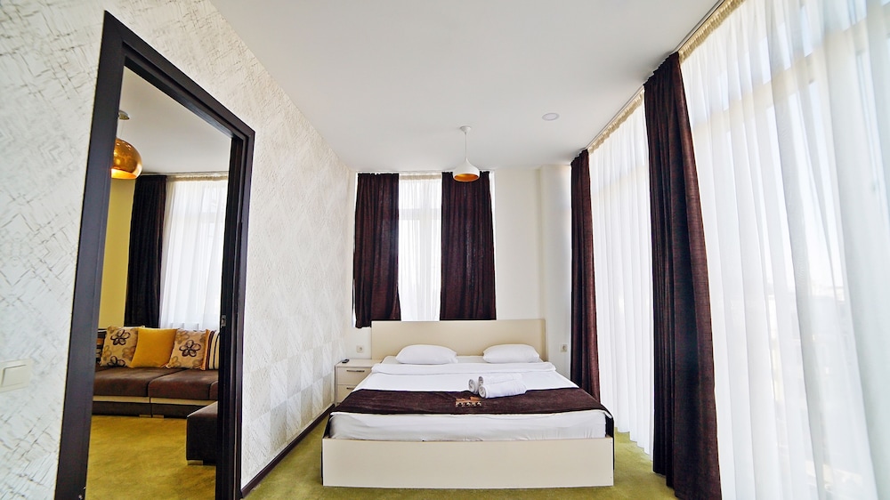 Mardi Plaza Hotel 7/50