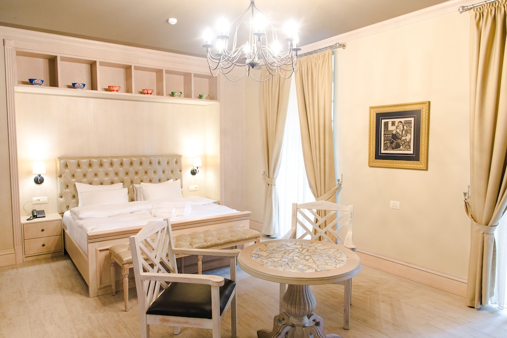 Suite, Balcony