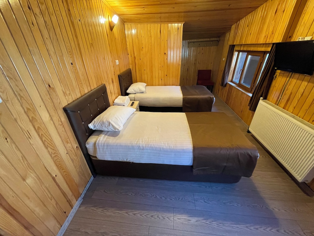GRAND, MULTIPLE BEDROOMS, SUITE, CITY VIEW